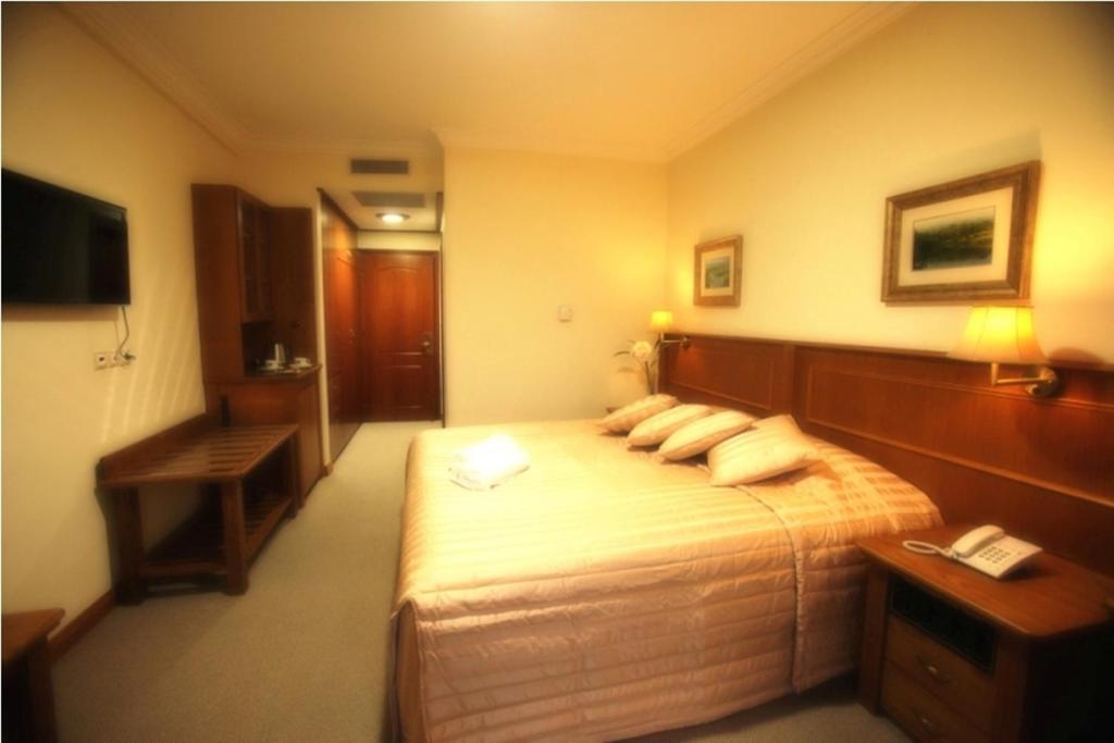 Afkos Grammos Boutique Hotel Resort Nestorion Ruang foto