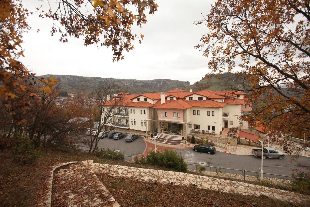 Afkos Grammos Boutique Hotel Resort Nestorion Bagian luar foto